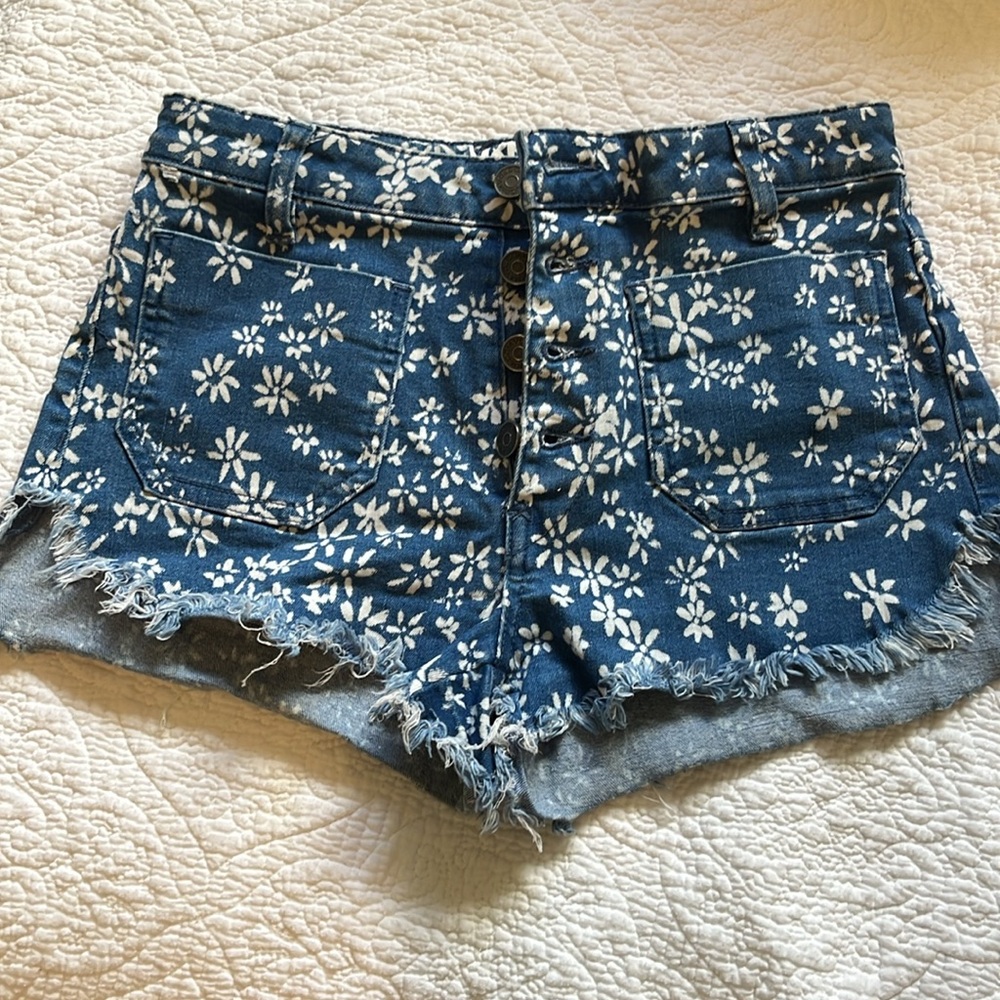Volcom High Waisted Shorts, Blue White Flower Detail, Size 3 fits Size X Small